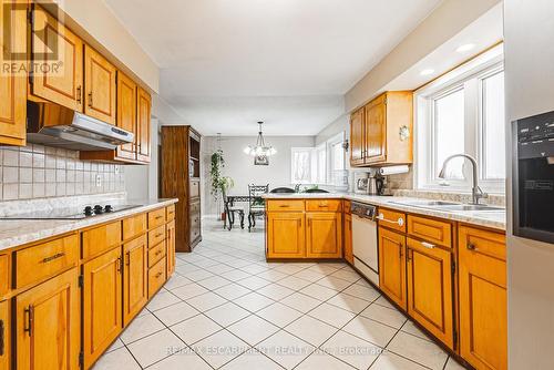 5100 White Church Road, Hamilton, ON - Indoor Photo Showing Kitchen With Double Sink