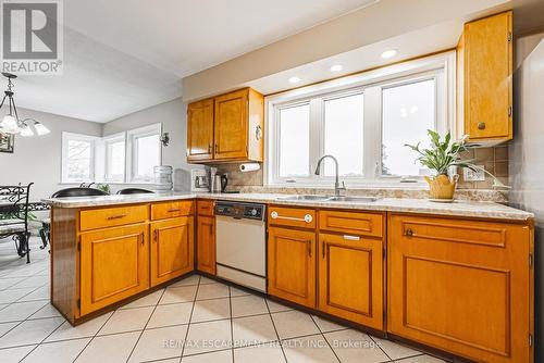 5100 White Church Road, Hamilton, ON - Indoor Photo Showing Kitchen With Double Sink