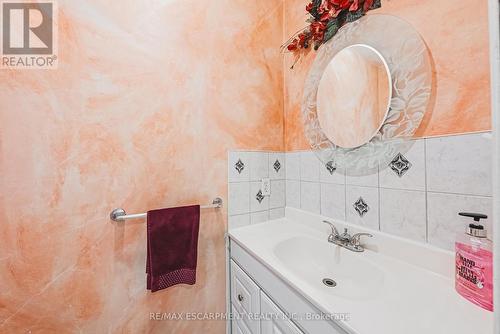 5100 White Church Road, Hamilton, ON - Indoor Photo Showing Bathroom