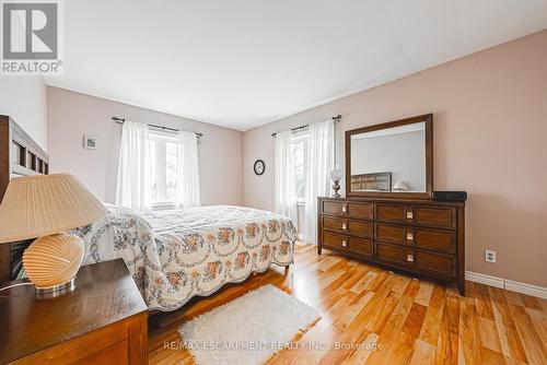 5100 White Church Road, Hamilton, ON - Indoor Photo Showing Bedroom