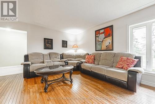 5100 White Church Road, Hamilton, ON - Indoor Photo Showing Living Room