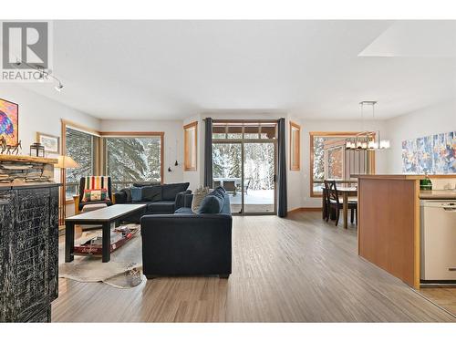 2002 Panorama Drive Unit# 32, Panorama, BC - Indoor Photo Showing Living Room