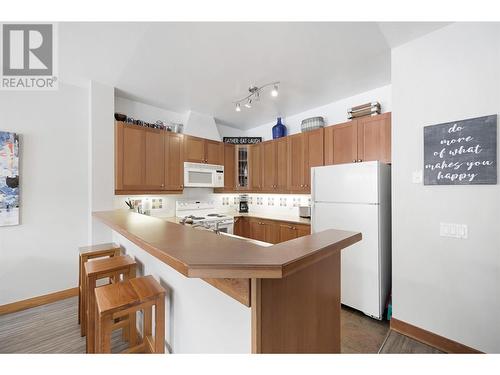 2002 Panorama Drive Unit# 32, Panorama, BC - Indoor Photo Showing Kitchen