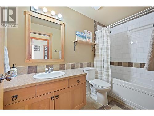 2002 Panorama Drive Unit# 32, Panorama, BC - Indoor Photo Showing Bathroom