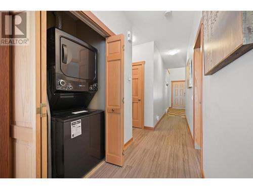 2002 Panorama Drive Unit# 32, Panorama, BC - Indoor Photo Showing Laundry Room