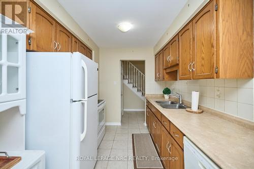 4 - 23 Dynasty Avenue, Hamilton (Stoney Creek), ON - Indoor Photo Showing Kitchen With Double Sink