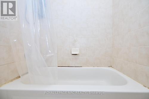 4 - 23 Dynasty Avenue, Hamilton (Stoney Creek), ON - Indoor Photo Showing Bathroom