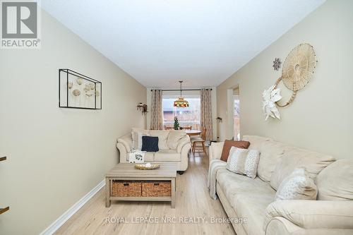 4 - 23 Dynasty Avenue, Hamilton (Stoney Creek), ON - Indoor Photo Showing Living Room