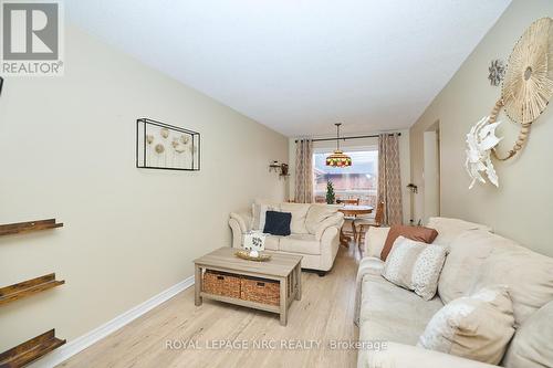 4 - 23 Dynasty Avenue, Hamilton (Stoney Creek), ON - Indoor Photo Showing Living Room