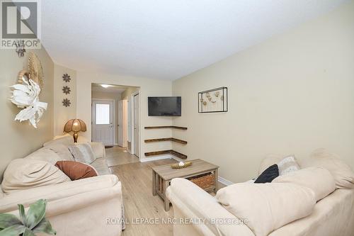 4 - 23 Dynasty Avenue, Hamilton (Stoney Creek), ON - Indoor Photo Showing Living Room