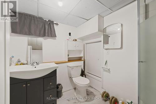 172 Queen Street, Port Colborne, ON - Indoor Photo Showing Bathroom