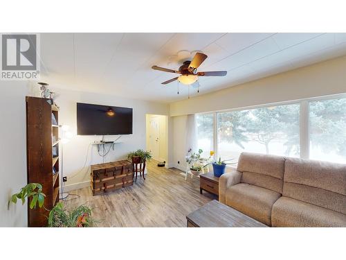 2282 Short Avenue, Quesnel, BC - Indoor Photo Showing Living Room