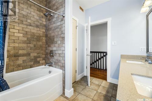 8075 Wascana Gardens Crescent, Regina, SK - Indoor Photo Showing Bathroom