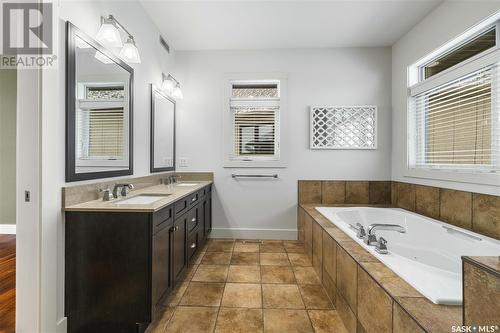 8075 Wascana Gardens Crescent, Regina, SK - Indoor Photo Showing Bathroom