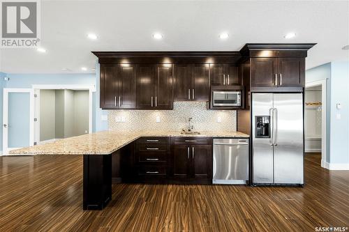 8075 Wascana Gardens Crescent, Regina, SK - Indoor Photo Showing Kitchen With Upgraded Kitchen