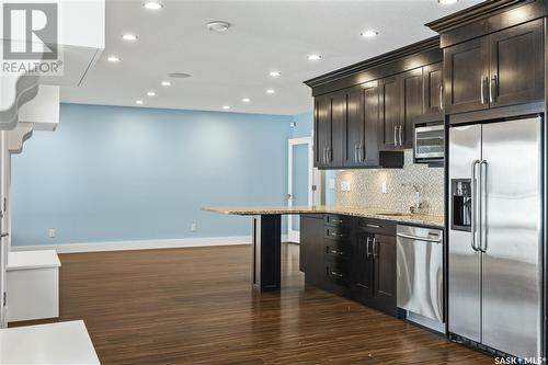 8075 Wascana Gardens Crescent, Regina, SK - Indoor Photo Showing Kitchen With Upgraded Kitchen