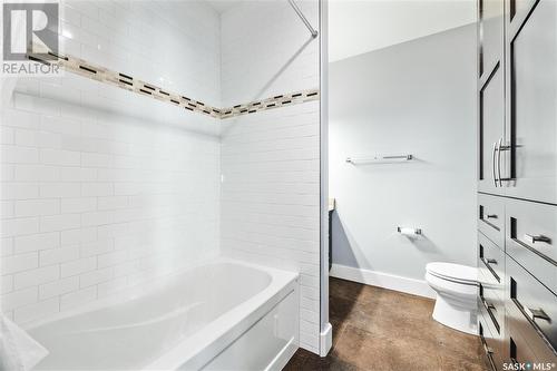 8075 Wascana Gardens Crescent, Regina, SK - Indoor Photo Showing Bathroom