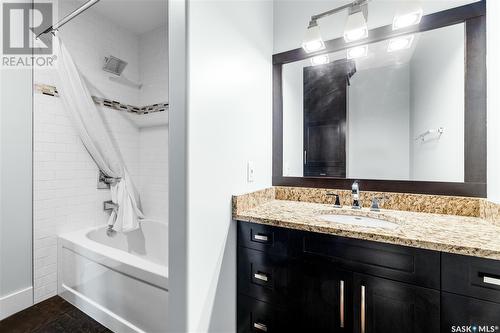 8075 Wascana Gardens Crescent, Regina, SK - Indoor Photo Showing Bathroom