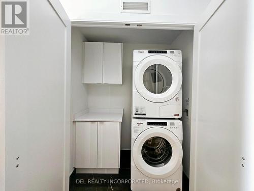 311 - 10 Inn On The Park Drive, Toronto, ON - Indoor Photo Showing Laundry Room