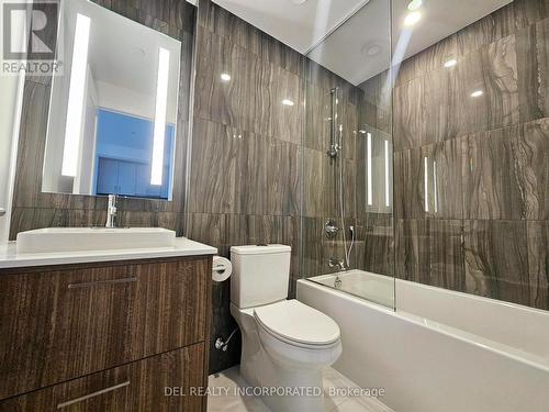 606 - 10 Inn On The Park Drive, Toronto, ON - Indoor Photo Showing Bathroom