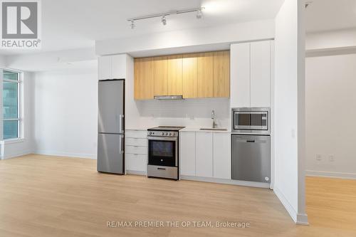 2109 - 30 Upper Mall Way, Vaughan, ON - Indoor Photo Showing Kitchen