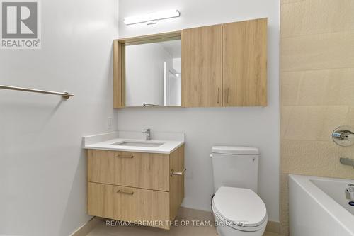 2109 - 30 Upper Mall Way, Vaughan, ON - Indoor Photo Showing Bathroom