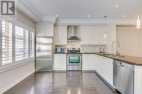 Th24 - 2460 Prince Michael Drive, Oakville, ON - Indoor Photo Showing Kitchen With Upgraded Kitchen