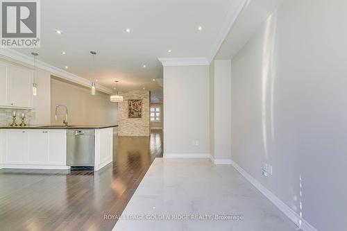 Th24 - 2460 Prince Michael Drive, Oakville, ON - Indoor Photo Showing Kitchen