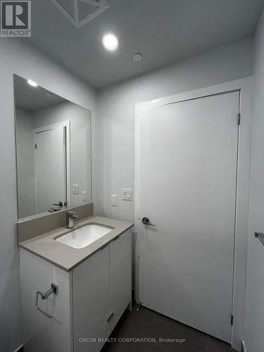 3208 - 4130 Parkside  Village Drive, Mississauga, ON - Indoor Photo Showing Bathroom