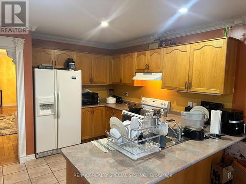 Main2Nd - 960 Knotty Pine Grove, Mississauga, ON - Indoor Photo Showing Kitchen