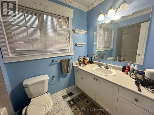 Main2Nd - 960 Knotty Pine Grove, Mississauga, ON - Indoor Photo Showing Bathroom