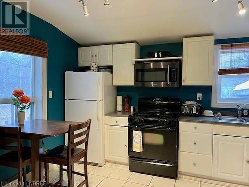 510 Metcalfe Street, North Bay, ON - Indoor Photo Showing Kitchen With Double Sink