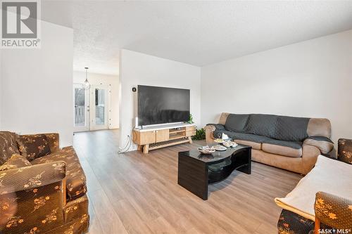 619 - 621 Lenore Drive, Saskatoon, SK - Indoor Photo Showing Living Room