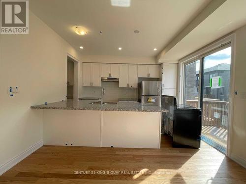 28 Lake Trail Way, Whitby, ON - Indoor Photo Showing Kitchen