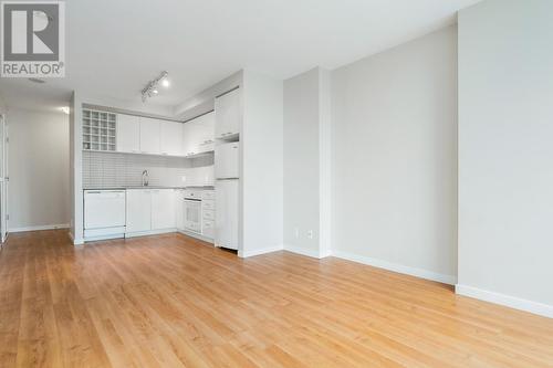 1806 131 Regiment Square, Vancouver, BC - Indoor Photo Showing Kitchen