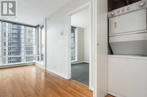 1806 131 Regiment Square, Vancouver, BC - Indoor Photo Showing Laundry Room