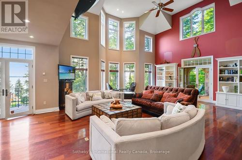 190 Melissa Lane, Tiny, ON - Indoor Photo Showing Living Room