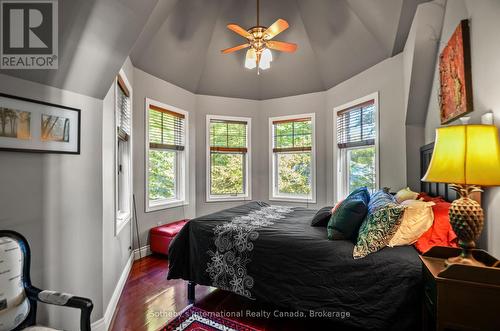 190 Melissa Lane, Tiny, ON - Indoor Photo Showing Bedroom