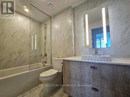 612 - 10 Inn On The Park Drive, Toronto, ON - Indoor Photo Showing Bathroom