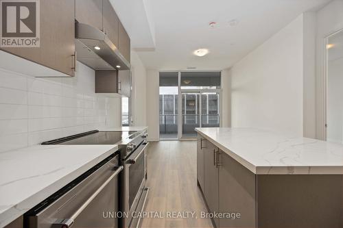 519 - 8960 Jane Street, Vaughan, ON - Indoor Photo Showing Kitchen With Upgraded Kitchen