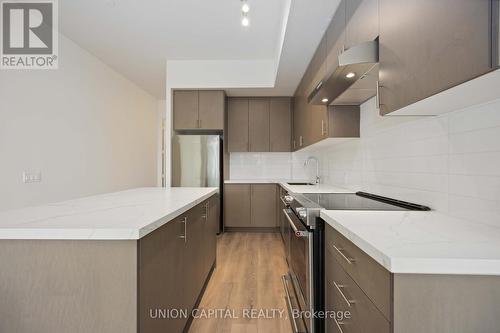 519 - 8960 Jane Street, Vaughan, ON - Indoor Photo Showing Kitchen With Upgraded Kitchen