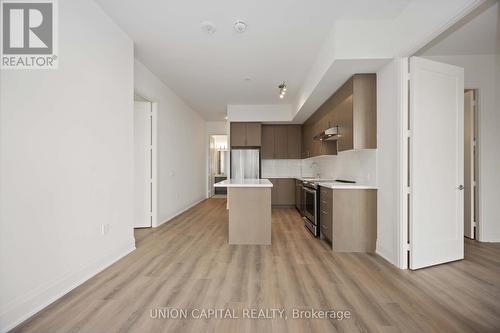 519 - 8960 Jane Street, Vaughan, ON - Indoor Photo Showing Kitchen