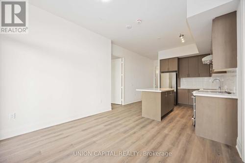 519 - 8960 Jane Street, Vaughan, ON - Indoor Photo Showing Kitchen