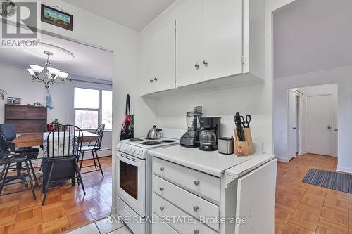 405 - 2052 Courtland Drive, Burlington, ON - Indoor Photo Showing Kitchen