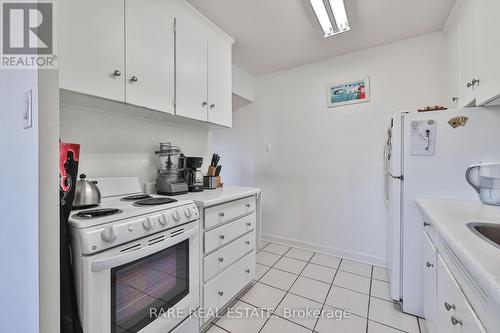 405 - 2052 Courtland Drive, Burlington, ON - Indoor Photo Showing Kitchen