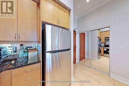 3108 - 4080 Living Arts Drive, Mississauga, ON - Indoor Photo Showing Kitchen