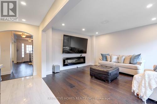 830 Fourth Line, Milton, ON - Indoor Photo Showing Living Room