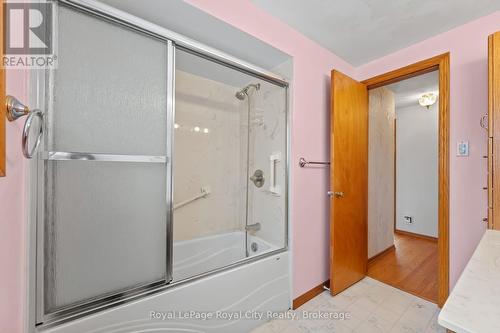 65 Balmoral Drive, Guelph (Waverley), ON - Indoor Photo Showing Bathroom