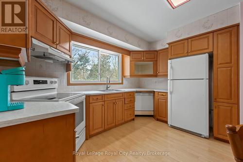 65 Balmoral Drive, Guelph (Waverley), ON - Indoor Photo Showing Kitchen