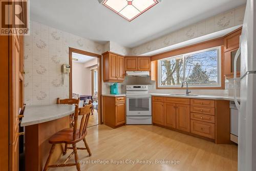 65 Balmoral Drive, Guelph (Waverley), ON - Indoor Photo Showing Kitchen